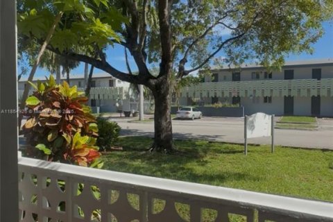 Apartment in Miami, Florida 2 bedrooms, 92.9 sq.m. № 1874935 - photo 5