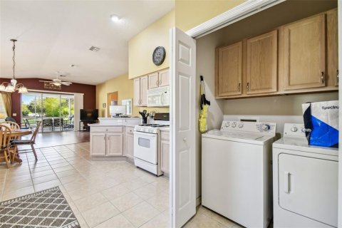 House in Lecanto, Florida 3 bedrooms, 150.59 sq.m. № 1723673 - photo 9