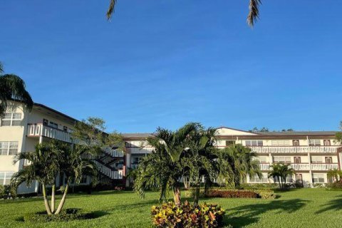 Condo in Boca Raton, Florida, 1 bedroom  № 888426 - photo 1