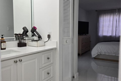 Appartement à louer à Miami, Floride: 3 chambres, 101.45 m2 № 2390476 - photo 13