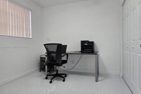 Appartement à louer à Miami, Floride: 3 chambres, 101.45 m2 № 2390476 - photo 5