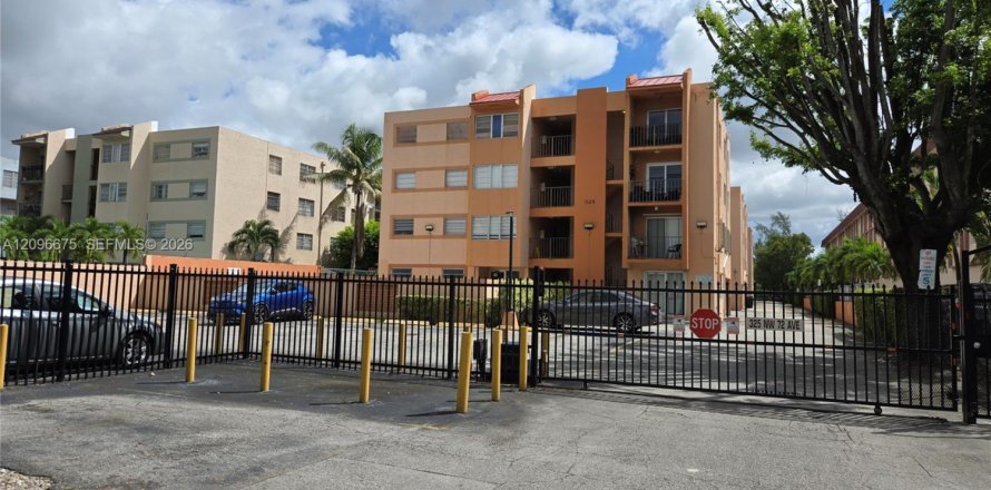 Appartement à Miami, Floride 3 chambres, 101.45 m2 № 2390476