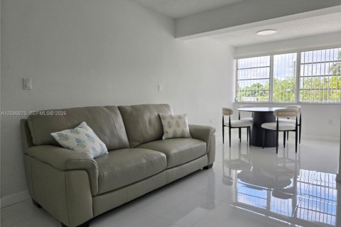 Appartement à louer à Miami, Floride: 3 chambres, 101.45 m2 № 2390476 - photo 2