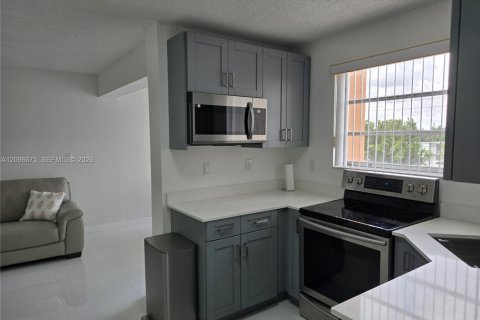 Appartement à louer à Miami, Floride: 3 chambres, 101.45 m2 № 2390476 - photo 7