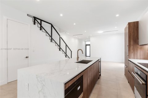 Touwnhouse à louer à Miami, Floride: 4 chambres № 2030045 - photo 16