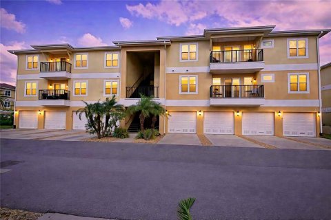 Condo à New Port Richey, Floride, 3 chambres  № 2167799