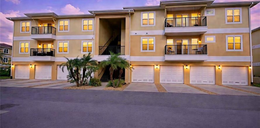 Condo à New Port Richey, Floride, 3 chambres  № 2167799