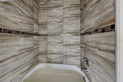 Casa en alquiler en Kissimmee, Florida, 3 dormitorios, 113.81 m2 № 1844988 - foto 13