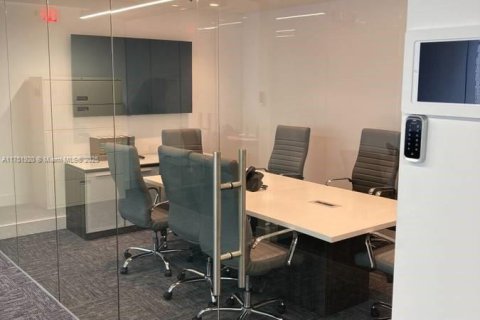 Commercial property in Miami, Florida № 1863693 - photo 1