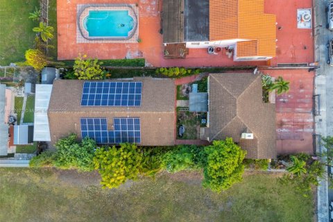 Propiedad comercial en venta en Miami, Florida, 235.23 m2 № 1972314 - foto 2