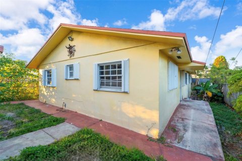 Propiedad comercial en venta en Miami, Florida, 235.23 m2 № 1972314 - foto 4