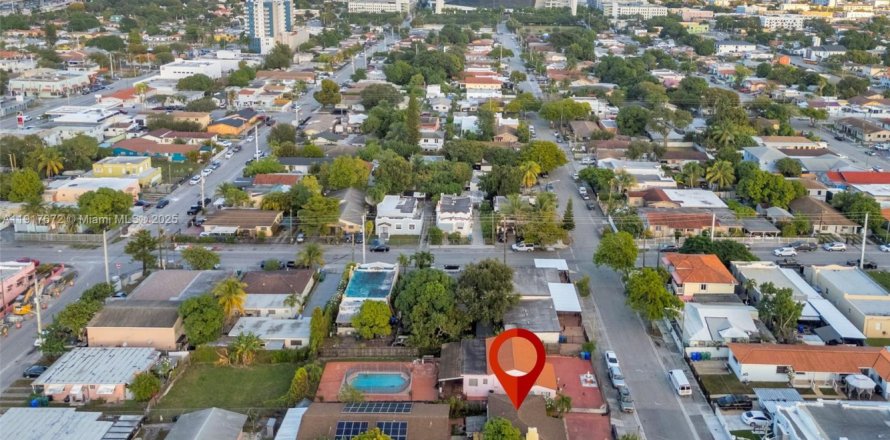 Propiedad comercial en Miami, Florida 235.23 m2 № 1972314