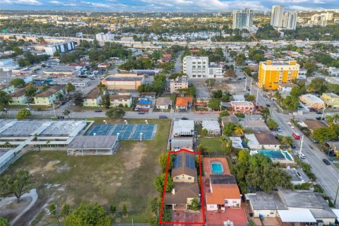 Propiedad comercial en venta en Miami, Florida, 235.23 m2 № 1972314 - foto 25