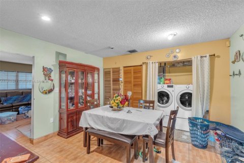 Propiedad comercial en venta en Miami, Florida, 235.23 m2 № 1972314 - foto 13