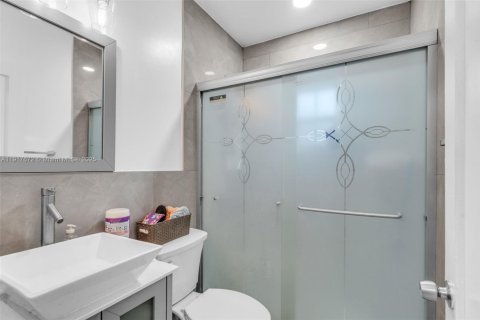 Propiedad comercial en venta en Miami, Florida, 235.23 m2 № 1972314 - foto 22