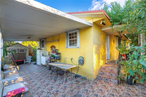 Propiedad comercial en venta en Miami, Florida, 235.23 m2 № 1972314 - foto 16