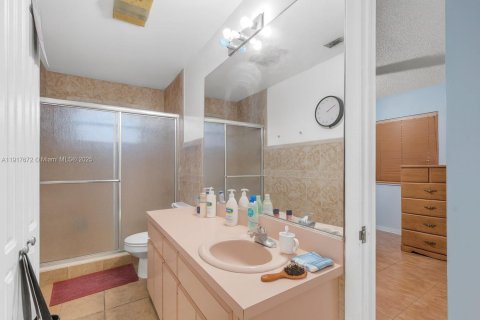 Propiedad comercial en venta en Miami, Florida, 235.23 m2 № 1972314 - foto 7