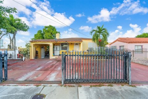 Propiedad comercial en venta en Miami, Florida, 235.23 m2 № 1972314 - foto 3
