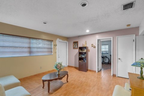 Propiedad comercial en venta en Miami, Florida, 235.23 m2 № 1972314 - foto 5