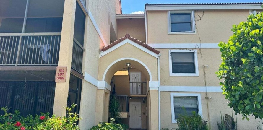 Condo in Coral Springs, Florida, 2 bedrooms № 2247273