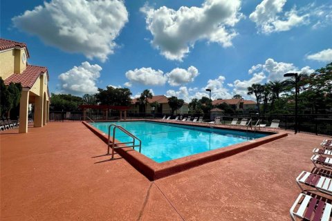 Condo in Coral Springs, Florida, 2 bedrooms № 2247273 - photo 13