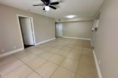 Condo in Coral Springs, Florida, 2 bedrooms № 2247273 - photo 19