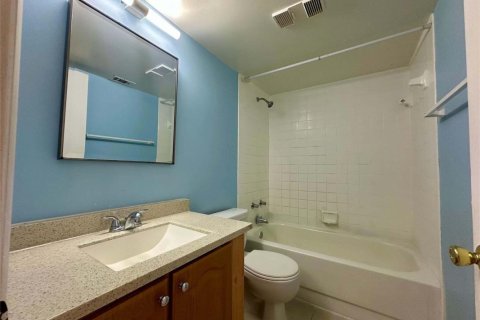 Condo in Coral Springs, Florida, 2 bedrooms № 2247273 - photo 11