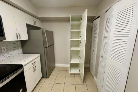 Condo in Coral Springs, Florida, 2 bedrooms № 2247273 - photo 16