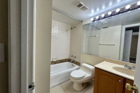 Condo in Coral Springs, Florida, 2 bedrooms № 2247273 - photo 10