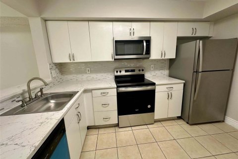 Condo in Coral Springs, Florida, 2 bedrooms № 2247273 - photo 17