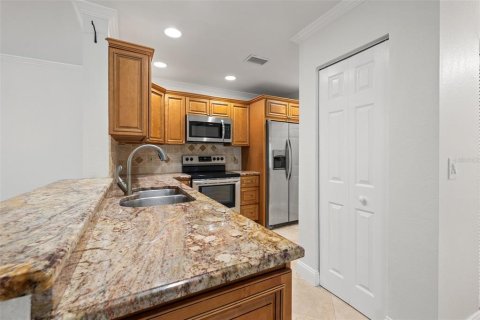 Condo in Tampa, Florida, 3 bedrooms  № 1819409 - photo 12