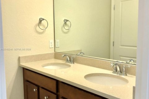 Townhouse in Hollywood, Florida 3 bedrooms, 201.13 sq.m. № 2145948 - photo 30