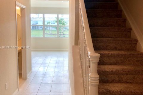 Townhouse in Hollywood, Florida 3 bedrooms, 201.13 sq.m. № 2145948 - photo 11