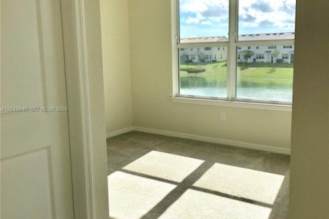 Townhouse in Hollywood, Florida 3 bedrooms, 201.13 sq.m. № 2145948 - photo 15