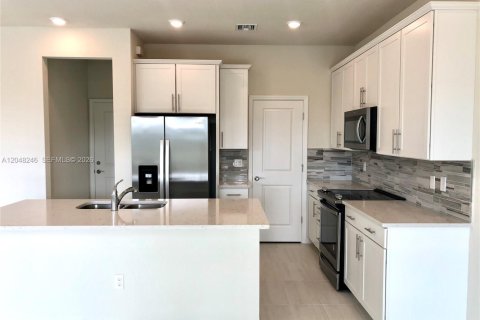 Townhouse in Hollywood, Florida 3 bedrooms, 201.13 sq.m. № 2145948 - photo 5