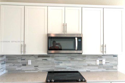 Townhouse in Hollywood, Florida 3 bedrooms, 201.13 sq.m. № 2145948 - photo 6
