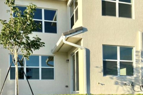 Townhouse in Hollywood, Florida 3 bedrooms, 201.13 sq.m. № 2145948