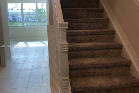 Townhouse in Hollywood, Florida 3 bedrooms, 201.13 sq.m. № 2145948 - photo 12