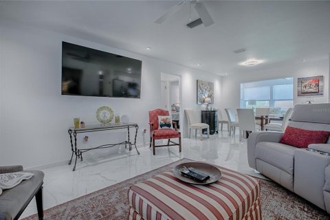 Casa en venta en The Villages, Florida, 3 dormitorios, 129.32 m2 № 1721441 - foto 3