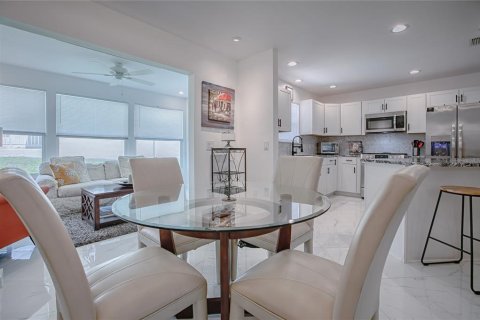 Casa en venta en The Villages, Florida, 3 dormitorios, 129.32 m2 № 1721441 - foto 9