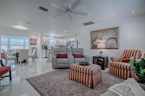 Casa en venta en The Villages, Florida, 3 dormitorios, 129.32 m2 № 1721441 - foto 4