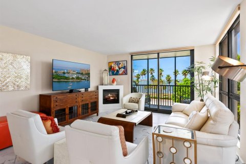 Condo in Sarasota, Florida, 2 bedrooms  № 1761067 - photo 12