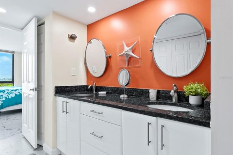 Condo in Sarasota, Florida, 2 bedrooms  № 1761067 - photo 29