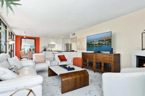 Condo in Sarasota, Florida, 2 bedrooms  № 1761067 - photo 17