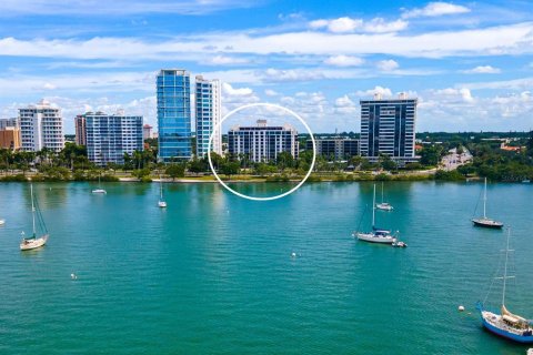 Condo in Sarasota, Florida, 2 bedrooms  № 1761067 - photo 1