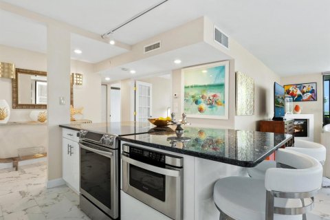 Condo in Sarasota, Florida, 2 bedrooms  № 1761067 - photo 9