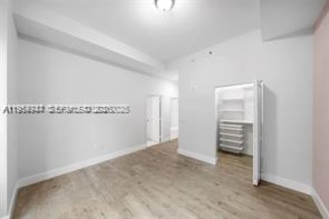 Condo in Miami, Florida, 2 bedrooms  № 2009792 - photo 4