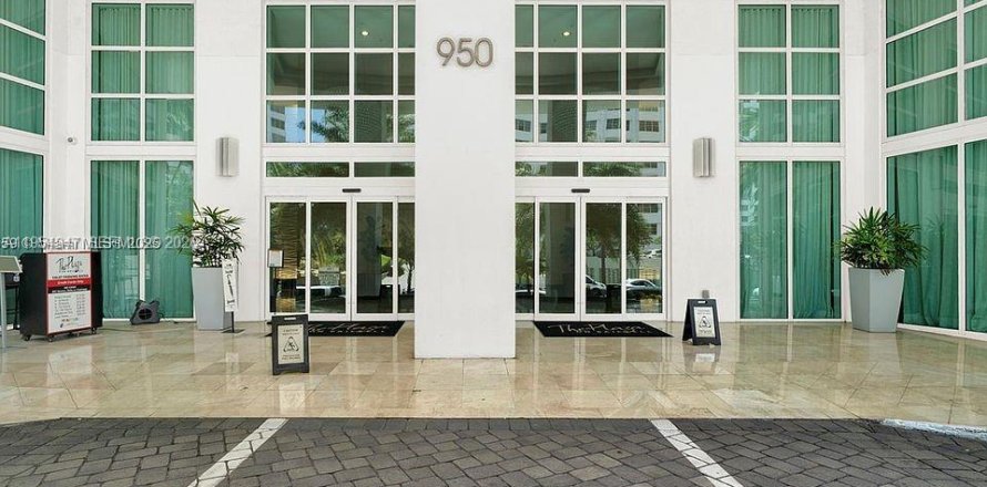 Condo in Miami, Florida, 2 bedrooms  № 2009792