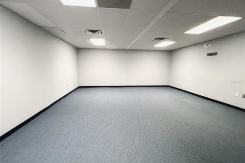 Immobilier commercial à louer à Sanford, Floride: 8361.95 m2 № 1553014 - photo 4