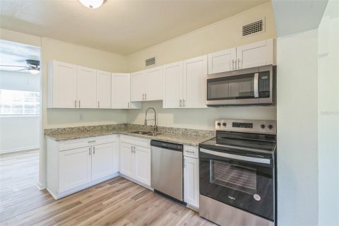 House in Jacksonville, Florida 4 bedrooms, 135.54 sq.m. № 1535276 - photo 4